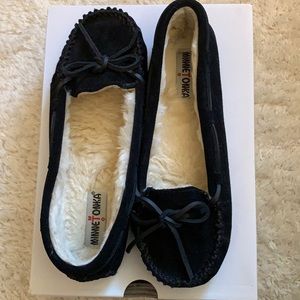 MINNETONKA Black Moccasins Slip on Slippers